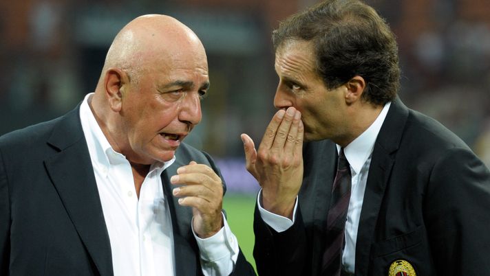 MILAN, ITALY - AUGUST 21: AC Milan AD Adriano Galliani and head coach Massimiliano Allegri talk during the Berlusconi Trophy match between AC Milan and Juventus FC at Giuseppe Meazza Stadium on August 21, 2011 in Milan, Italy. (Photo by Claudio Villa/Getty Images) allegri galliani