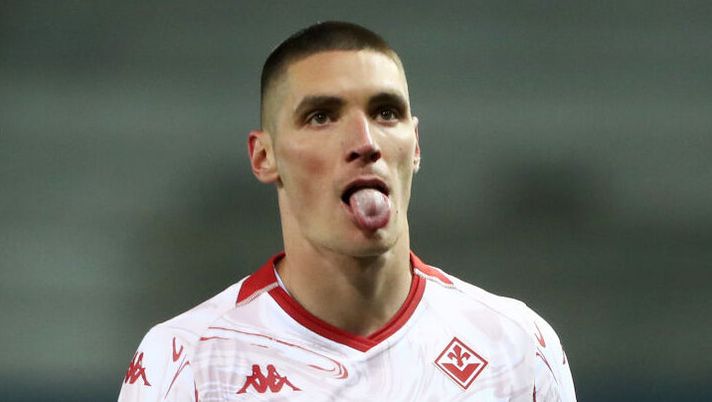 BERGAMO, ITALY - APRIL 24: Nikola Milenkovic of ACF Fiorentina reacts as he leaves the pitch after receiving a red card during the Coppa Italia Semi-final second leg match between Atalanta and ACF Fiorentina at Stadio Atleti Azzurri d'Italia on April 24, 2024 in Bergamo, Italy. (Photo by Marco Luzzani/Getty Images) UFFICIALE – Milenkovic lascia fanta e Fiorentina: è un nuovo giocatore del Nottingham Forest - immagine 1