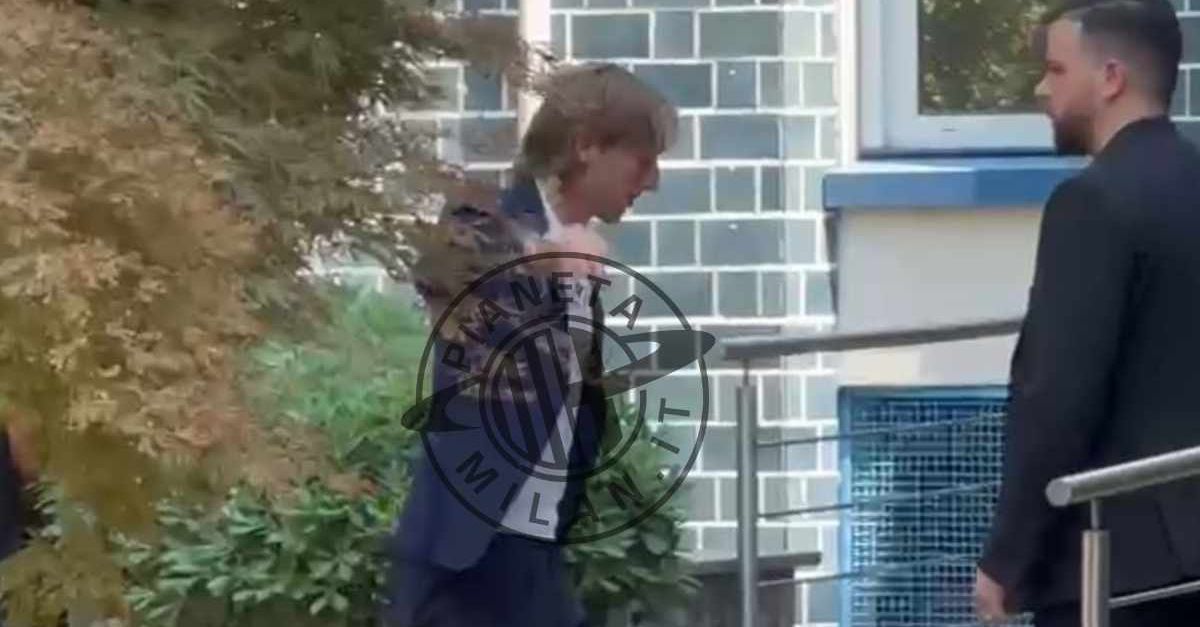VIDEO – Milan, Modric in clinica per le visite mediche | PM News VIDEO – Milan, Modric in clinica per le visite mediche | PM News