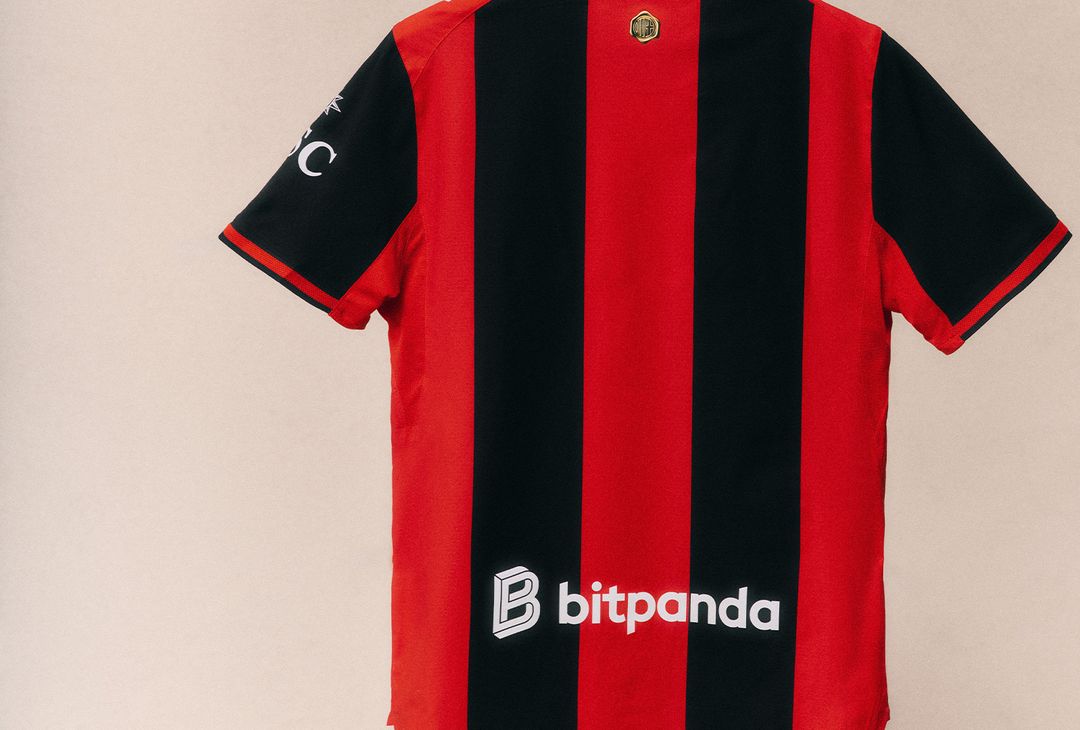 Nuova prima maglia AC Milan 2026-2027 PUMA (Fonte Milan) Nuova prima maglia AC Milan 2026-2027 PUMA (Fonte Milan)