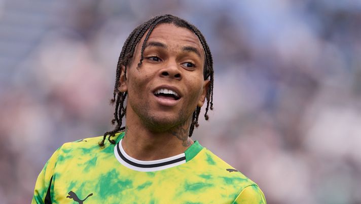 SASSUOLO, ITALY - MARCH 15: Armand Laurienté of US Sassuolo reacts during the Serie A match between US Sassuolo Calcio and Bologna FC 1909 at Mapei Stadium Citta del Tricolore on March 15, 2026 in Sassuolo, Italy. (Photo by Emmanuele Ciancaglini/Getty Images) Paratici vuole esterni, Gazzetta: “Grosso porta a Firenze un suo pupillo?” - immagine 1