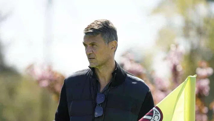 Casa Milan, altri cartelli per Maldini: 'Torna a casa capitano'. E sulla società ...