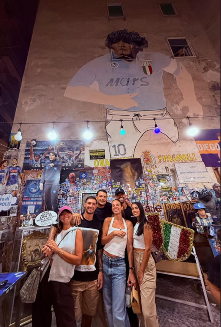 Politano e Spinazzola al murale di Maradona: maglia speciale per Matteo – GALLERY- immagine 1