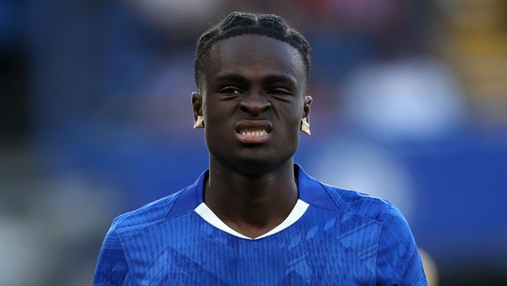 LONDON, ENGLAND - AUGUST 08: Tyrique George of Chelsea during the pre-season friendly match between Chelsea and Bayer Leverkusen at Stamford Bridge on August 08, 2025 in London, England. (Photo by Eddie Keogh/Getty Images) Davanti spunta George, un Sancho in miniatura. E Gasp chiama Pessina - immagine 1