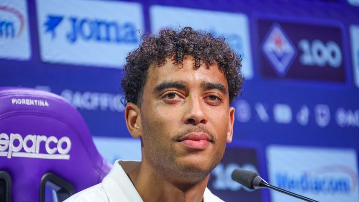 GERMOGLI PH: 15 LUGLIO 2026 ROCCO B COMMISSO VIOLA PARK CONFERENZA STAMPA DI PRESENTAZIONE DEL NUOVO GIOCATORE DELLA FIORENTINA ARTUR ATTA NELLA FOTO ATTA Atta