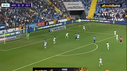 VIDEO Adana Demirspor, si rivede Balotelli: doppietta all’Alanyaspor e… si inchina