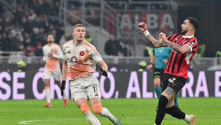 MILAN, ITALY - FEBRUARY 05: AS Roma player Artem Dovbyk looks the ball during quarter final Frecciarossa Coppa Italia match between AC Milan v AS Roma at Stadio Giuseppe Meazza on February 05, 2025 in Milan, Italy.  (Photo by Luciano Rossi/AS Roma via Getty Images)  Dobvyk