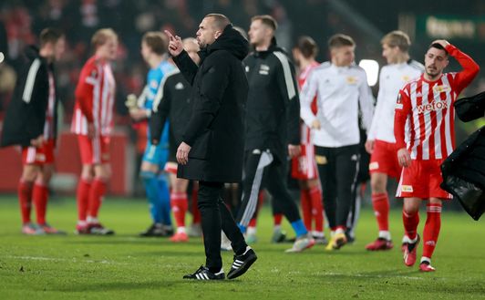 BERLINO, GERMANIA- 23 FEBBRAIO: John Heitinga (Foto di Martin Rose/Getty Images) L’Ajax sceglie l’allenatore: il post Farioli sarà Heitinga- immagine 2