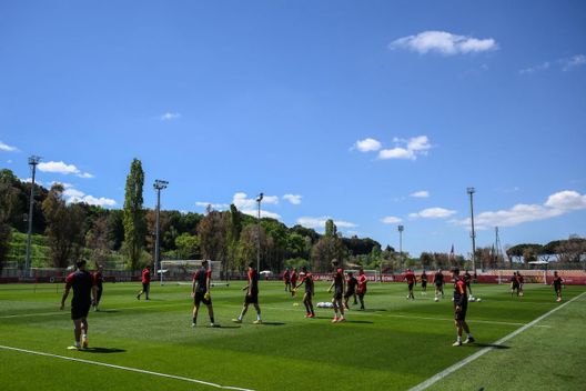 Arbitro nella bufera: chiede il permesso di soggiorno a due calciatori, indagine Figc- immagine 3