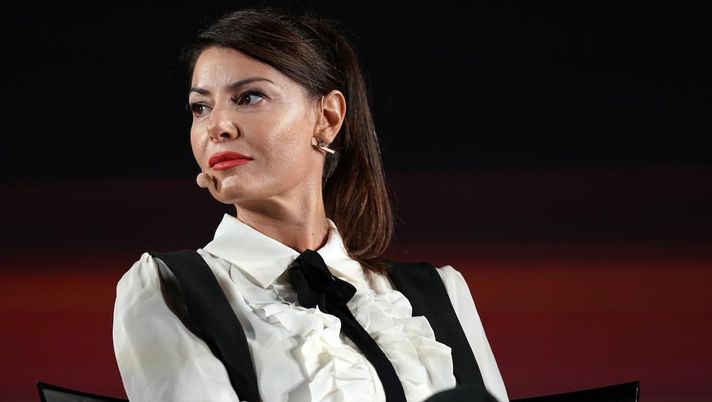 Ilaria D’Amico: “I tifosi non hanno capito il motivo dell’esonero di De Rossi. Souloukou? Sola” Ilaria D’Amico: “I tifosi non hanno capito il motivo dell’esonero di De Rossi. Souloukou? Sola” - immagine 1