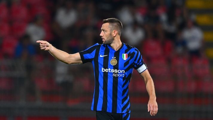 Inter ko 2-0 con l’Al Ittihad e si ferma de Vrij: tutti gli indizi, da Darmian a Mkhitaryan - immagine 1