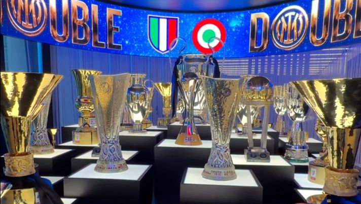 VIDEO / Inter, la bacheca si allarga: arrivati i trofei di scudetto e Coppa Italia VIDEO / Inter, la bacheca si allarga: arrivati i trofei di scudetto e Coppa Italia - immagine 1