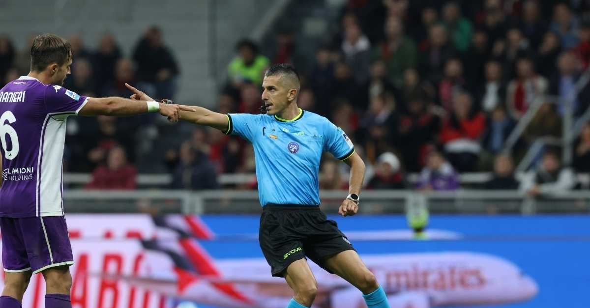 Milan Fiorentina, i vertici arbitrali assolvono Marinelli e Abisso. Ma con un appunto Milan Fiorentina, i vertici arbitrali assolvono Marinelli e Abisso. Ma con un appunto