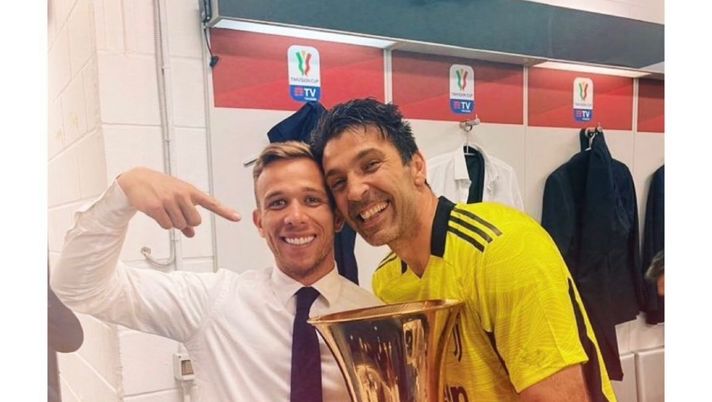 Arthur saluta e ringrazia Buffon: “Sarai sempre una leggenda!” - immagine 1