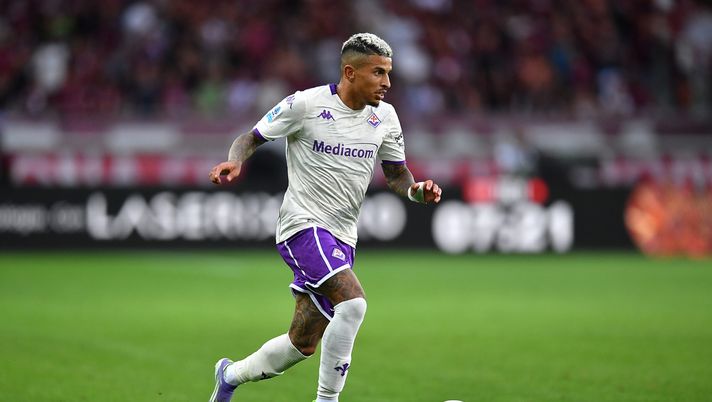 TURIN, ITALY - AUGUST 31: Dodo of Fiorentina in action during the Serie A match between Torino FC and ACF Fiorentina at Stadio Olimpico di Torino on August 31, 2025 in Turin, Italy. (Photo by Valerio Pennicino/Getty Images) dodò