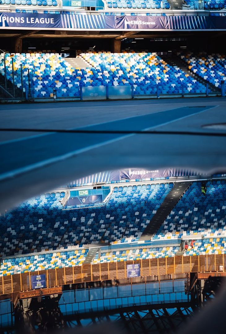 Circa un'ora separa Napoli-Eintracht Francoforte dal suo fischio d'inizio. In programma alle 18:45, la gara è valevole per la 4ª giornata della League Phase dell'edizione 2025/26 di Champions. Ad ospitare tale scontro sarà lo Stadio Diego Armando Maradona, di cui l'admin dei social azzurri ha pubblicato una serie di scatti sul proprio account Instagram.