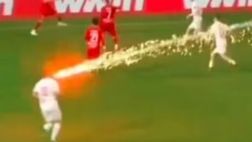 Derby di Mostar, giocatore dello Zrinjski sfiorato da un razzo in campo…!