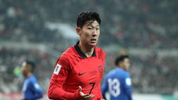 Corea del Sud, il bimbo trema dal freddo: ci pensa Son…