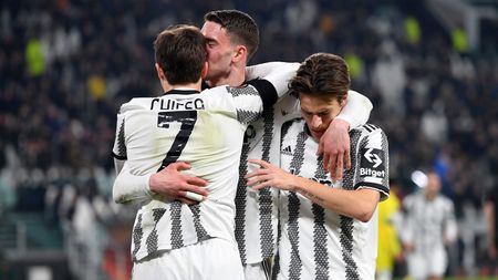 TURIN, ITALY - FEBRUARY 16: Dusan Vlahovic of Juventus celebrates after scoring his team's first goal with teammates Federico Chiesa and Nicolo Fagioli during the UEFA Europa League knockout round play-off leg one match between Juventus and FC Nantes at Allianz Stadium on February 16, 2023 in Turin, Italy. (Photo by Chris Ricco - Juventus FC/Juventus FC via Getty Images)