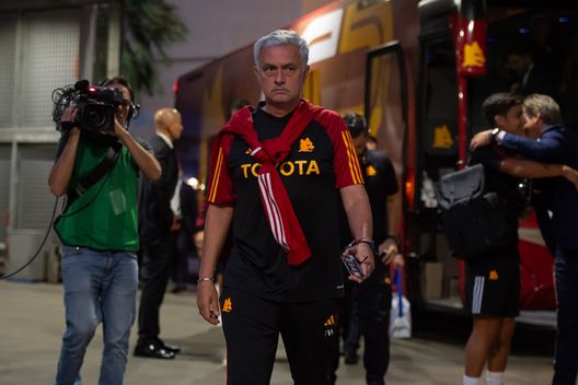 Genoa-Roma 4-1: Mourinho crolla. Decidono Gudmundsson, Retegui, Thorsby e Messias - immagine 2