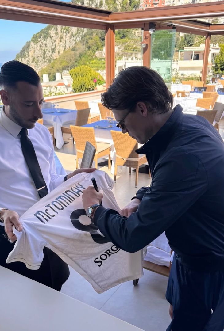 Scott McTominay è stato ospite al Panorama Capri con la compagna Cam Reading