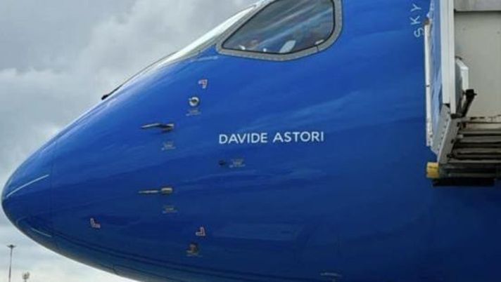 FOTO – L’ex Fiorentina in volo su un aereo intitolato ad Astori - immagine 1