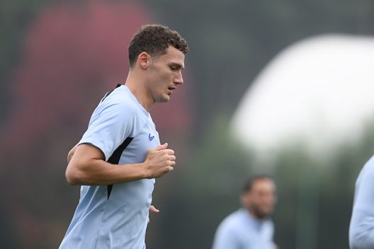 Inter, Dumfries non preoccupa. Per Bastoni niente Napoli, Pavard? Ecco quando rientrerà- immagine 3