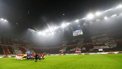 “Questa società non ci merita” e “noi non siamo americani”: cori e fischi per il Milan