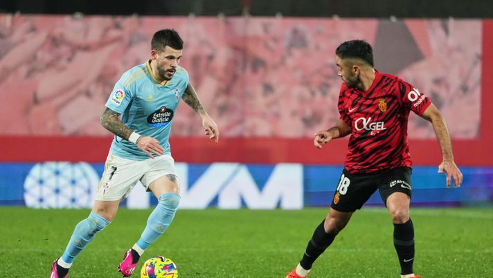 Roma, Carles Perez al Celta Vigo per 5,2 milioni. Ibanez piace a Napoli e Aston Villa - immagine 1