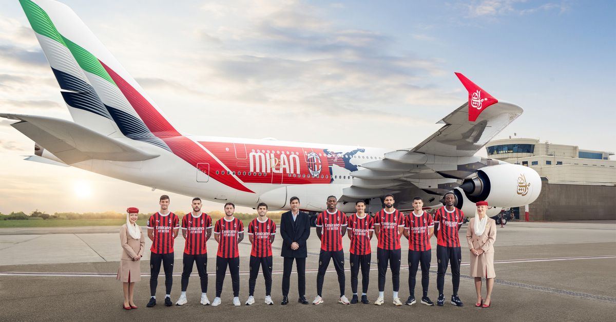 Milan Emirates, arriva il debutto della speciale livrea rossonera: i dettagli