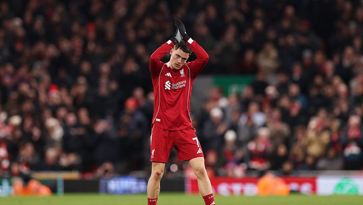 LIVERPOOL, ENGLAND - DECEMBER 27: Florian Wirtz of Liverpool applauds the fans as he is substituted off during the Premier League match between Liverpool and Wolverhampton Wanderers at Anfield on December 27, 2025 in Liverpool, England. (Photo by Carl Recine/Getty Images) “Pensavo fosse fuorigioco”: il gol di Florian Wirtz valido per una regola tutta inglese- immagine 2