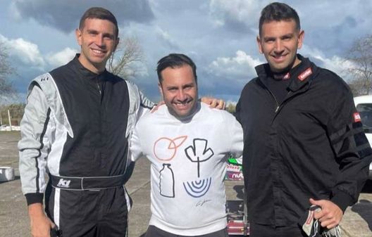 La passionaccia del Dibu Martinez: vacanze, estate in kart…- immagine 3