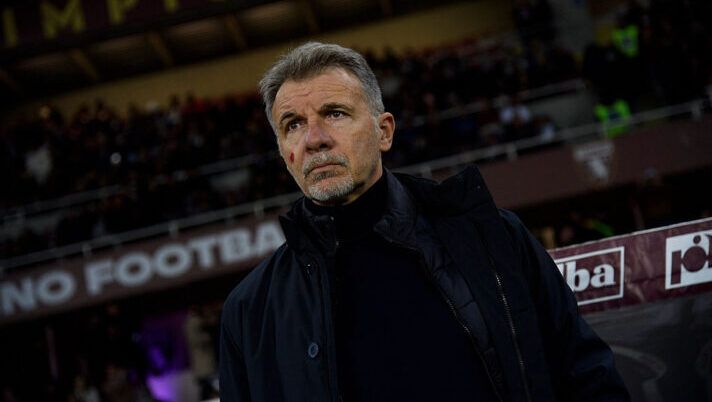 TURIN, ITALY - NOVEMBER 24: Marco Baroni Head Coach of Torino FC during the Serie A match between Torino FC and Como 1907 at Stadio Olimpico di Torino on November 24, 2025 in Turin, Italy. (Photo by Stefano Guidi - Torino FC/Torino FC 1906 via Getty Images) Baroni: “Ecco chi giocherà in porta contro il Lecce tra Israel e Paleari”. Coco e Ismajli… - immagine 1