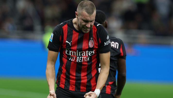 MILAN, ITALY - SEPTEMBER 28: Strahinja Pavlovic of AC Milan reacts during the Serie A match between AC Milan and SSC Napoli at Giuseppe Meazza Stadium on September 28, 2025 in Milan, Italy. (Photo by Claudio Villa/AC Milan via Getty Images) Pavlovic, crescita costante: una medaglia al petto per lo staff di Allegri - immagine 1