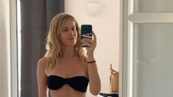 VIDEO / Alessia Marcuzzi, fisico spaziale in bikini: fan a bocca aperta