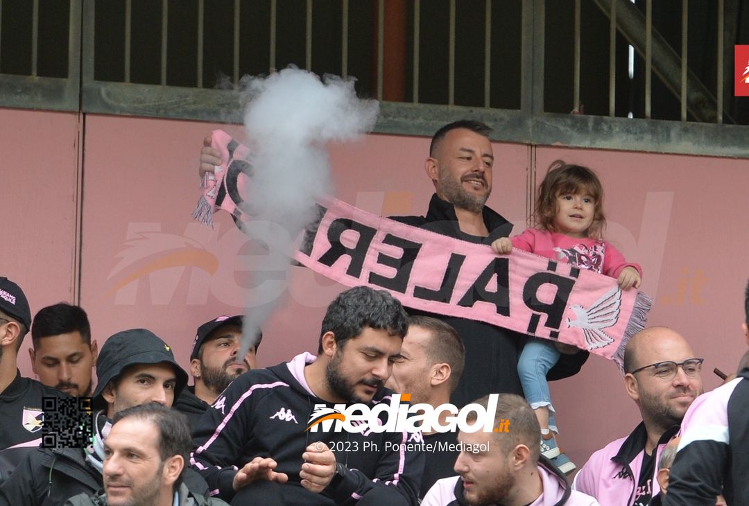 FOTOTIFO Palermo-Cittadella 0-1, gli scatti ai tifosi al “Renzo Barbera” (GALLERY) - immagine 51