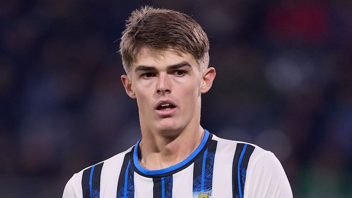 CREMONA, ITALY - OCTOBER 25: Charles De Ketelaere of Atalanta looks on during the Serie A match between US Cremonese and Atalanta BC at Stadio Giovanni Zini on October 25, 2025 in Cremona, Italy. (Photo by Emmanuele Ciancaglini/Getty Images) De Ketelaere: “Io, Lookman e Scamacca: ho avuto queste sensazioni! E potevamo fare ancora più gol” - immagine 1