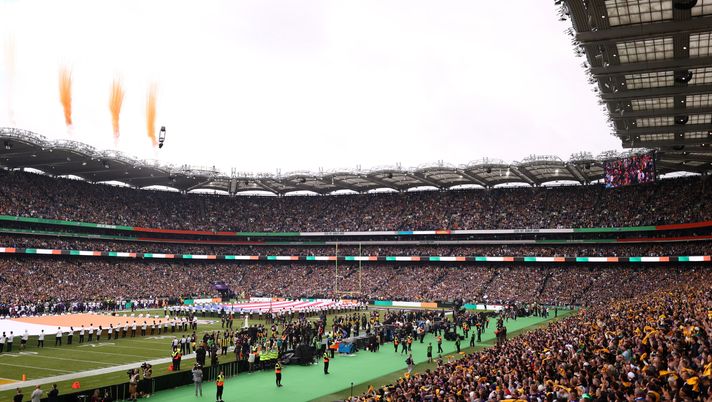 DUBLIN, IRELAND - SEPTEMBER 28: General view of the pre-match show prior to the NFL 2025 game between Minnesota Vikings and Pittsburgh Steelers at Croke Park on September 28, 2025 in Dublin, Ireland. (Photo by Jack Thomas/Getty Images) NFL, Seattle-Tampa Bay: dove vedere il match in diretta TV e streaming LIVE - immagine 1