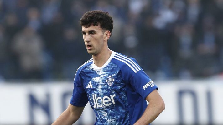 COMO, ITALY - FEBRUARY 01: Jacobo Ramon of Como 1907 in action during the Serie A match between Como 1907 and Atalanta BC at Giuseppe Sinigaglia Stadium on February 01, 2026 in Como, Italy. (Photo by Marco Luzzani/Getty Images) Gazzetta, voto a sorpresa per Jacobo Ramon: perché è stato promosso - immagine 1