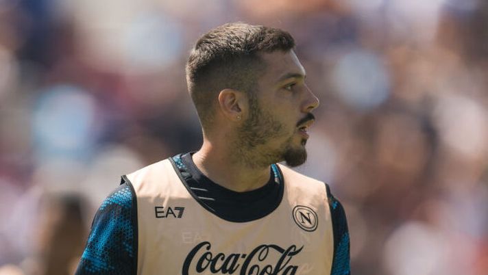 CASTEL DI SANGRO, ITALY - AUGUST 04: SSC Napoli Player Gianluca Gaetano in action during the morning training together with Casertana on August 04, 2024 in Castel di Sangro, Italy. (Photo by SSC NAPOLI/SSC NAPOLI via Getty Images) Napoli, Gaetano torna in gruppo ma si lavora sulla sua uscita: il punto tra Cagliari e Parma - immagine 1