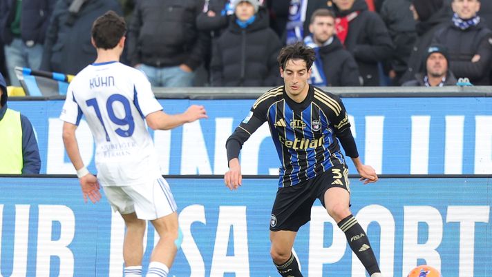 PISA, ITALY - JANUARY 6: Samuele Angori of Pisa Sporting Club in action during the Serie A match between Pisa SC and Como 1907 at Arena Garibaldi on January 6, 2026 in Pisa, Italy. (Photo by Gabriele Maltinti/Getty Images) Mercato – Bologna su Angori del Pisa. Sartori lo ha visto dal vivo - immagine 1