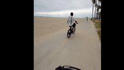 VIDEO / Inter a Los Angeles: relax in bici per Calhanoglu insieme a Bisseck