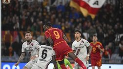 VIDEO / Abraham, clamoroso errore a porta vuota in Roma-Leverkusen