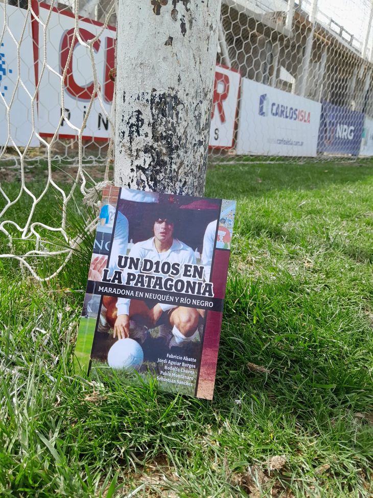 Argentina, ecco il libro sulle visite di Maradona in Patagonia- immagine 5