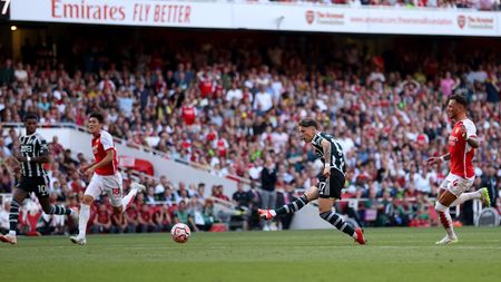 LONDON, ENGLAND - SEPTEMBER 03: Alejandro Garnacho of Manchester United scores a goal which is later disallowed for offside during the Premier League match between Arsenal FC and Manchester United at Emirates Stadium on September 03, 2023 in London, England. (Photo by Michael Steele/Getty Images)