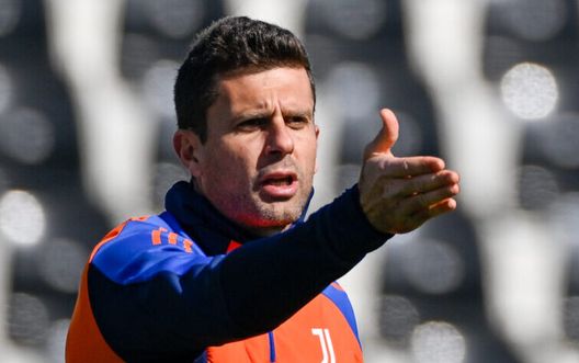 RIYADH, SAUDI ARABIA - JANUARY 1: Thiago Motta of Juventus during a training session on January 1, 2025 in Riyadh, Saudi Arabia. (Photo by Daniele Badolato - Juventus FC/Juventus FC via Getty Images) Motta