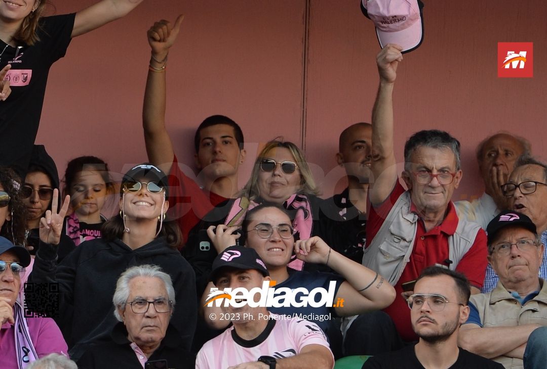 FOTOTIFO Palermo-Lecco, gli scatti ai tifosi al “Renzo Barbera” (GALLERY) - immagine 61
