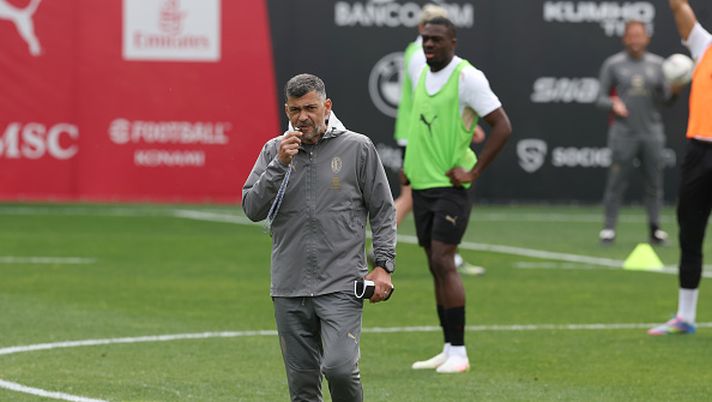 CAIRATE, ITALY - MAY 03: Head coach AC Milan Sergio Conceicao reacts during AC Milan training session at Milanello on May 03, 2025 in Cairate, Italy. (Photo by Claudio Villa/AC Milan via Getty Images) Conceicao
