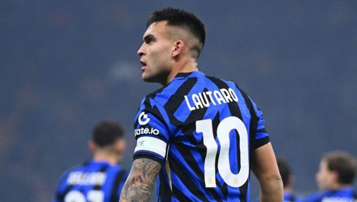 MILAN, ITALY - JANUARY 19: Lautaro Martinez of FC Internazionale celebrates after scoring the goal during the Serie A match between FC Internazionale and Empoli at Stadio Giuseppe Meazza on January 19, 2025 in Milan, Italy. (Photo by Mattia Pistoia - Inter/Inter via Getty Images) Inter, un solo dubbio di formazione per Inzaghi: torna Thuram in attacco, la probabile - immagine 1