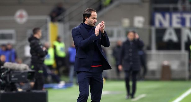 MILAN, ITALY - MARCH 04: Alberto Gilardino, Head Coach of Genoa CFC, applauds during the Serie A TIM match between FC Internazionale and Genoa CFC - Serie A TIM at Stadio Giuseppe Meazza on March 04, 2024 in Milan, Italy. (Photo by Marco Luzzani/Getty Images) Genoa, il toscano Bani: “La rosa della Fiorentina è fenomenale”- immagine 2